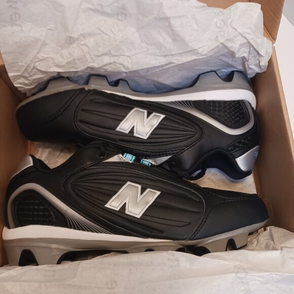 New Balance Women's Silver& Black Field Sport Cleats (Model WF600LK) SZ 7.5 NWT - Picture 11 of 12